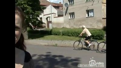 Czech Streets 76. Кристина Финк сливается на улице