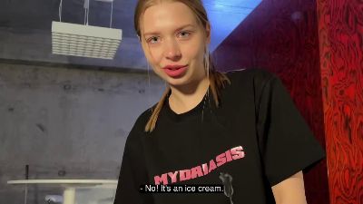 Порно через дырку. Трахнул шлюху в рот